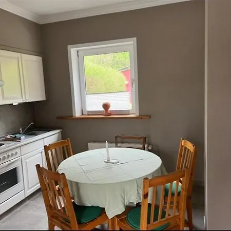 Am Fusse Des Schlosses *