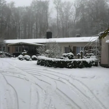 Am Fusse Des Schlosses *