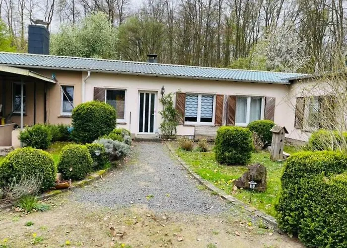 Am Fusse Des Schlosses Arendsee (Uckermark)