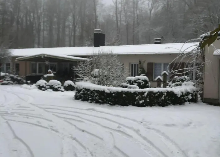 Am Fusse Des Schlosses *